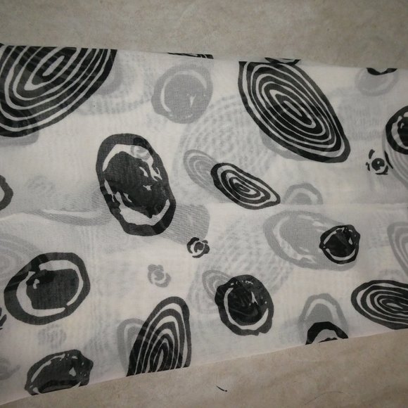 SCARFLACE MAGNETIC CLOSURE CIRCLE SCARF IN MODERN PATTERN-SHEER-MADE IN ENGLAND - Picture 3 of 5